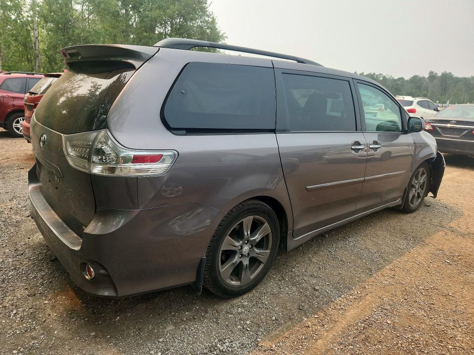 61541746 :رقم المزاد ، 5TDXZ3DC9HS890243 vin ، 2017 Toyota Sienna مزاد بيع