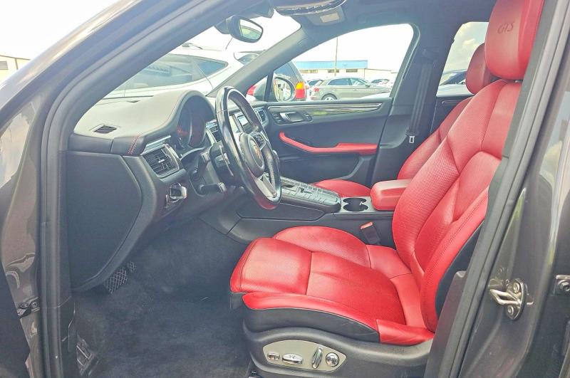 60633866 :رقم المزاد ، WP1AG2A59JLB62312 vin ، 2018 Porsche Macan مزاد بيع
