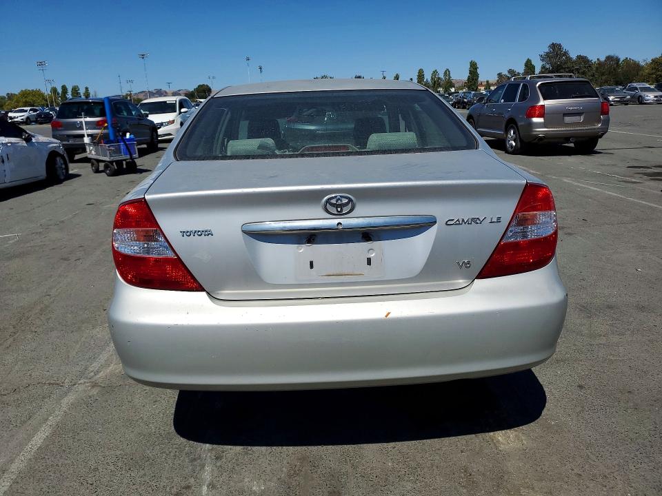 61058516 :رقم المزاد ، 4T1BF32K82U541151 vin ، 2002 Toyota Camry مزاد بيع