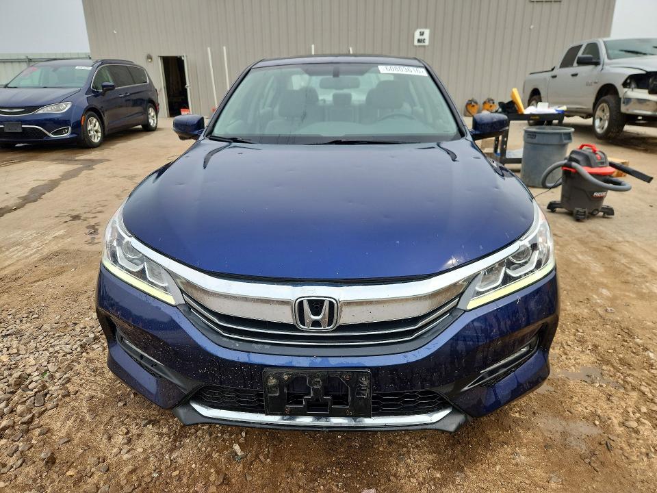 60803616 :رقم المزاد ، 1HGCR2F80HA225019 vin ، 2017 Honda Accord مزاد بيع