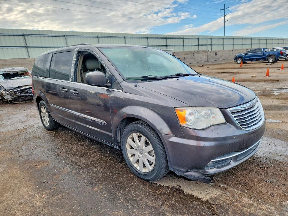 62103036 :رقم المزاد ، 2C4RC1BG9FR661927 vin ، 2015 Chrysler Town & Country مزاد بيع