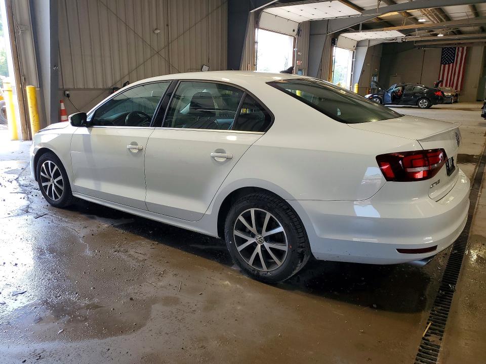 61507076 :رقم المزاد ، 3VWDB7AJ0HM268015 vin ، 2017 Volkswagen Jetta مزاد بيع