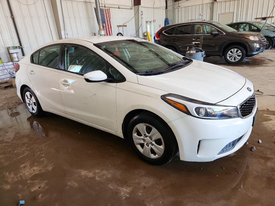 60301376 :رقم المزاد ، 3KPFK4A73JE244340 vin ، 2018 Kia Forte مزاد بيع