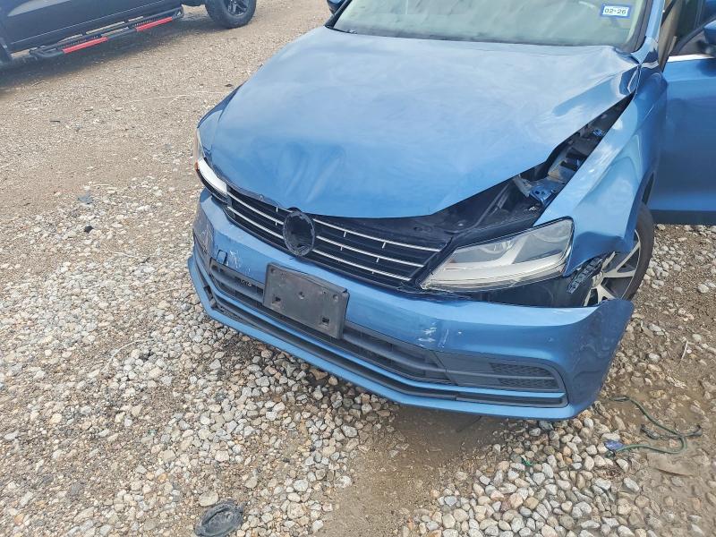 61318256 :رقم المزاد ، 3VWDB7AJ0JM259319 vin ، 2018 Volkswagen Jetta مزاد بيع