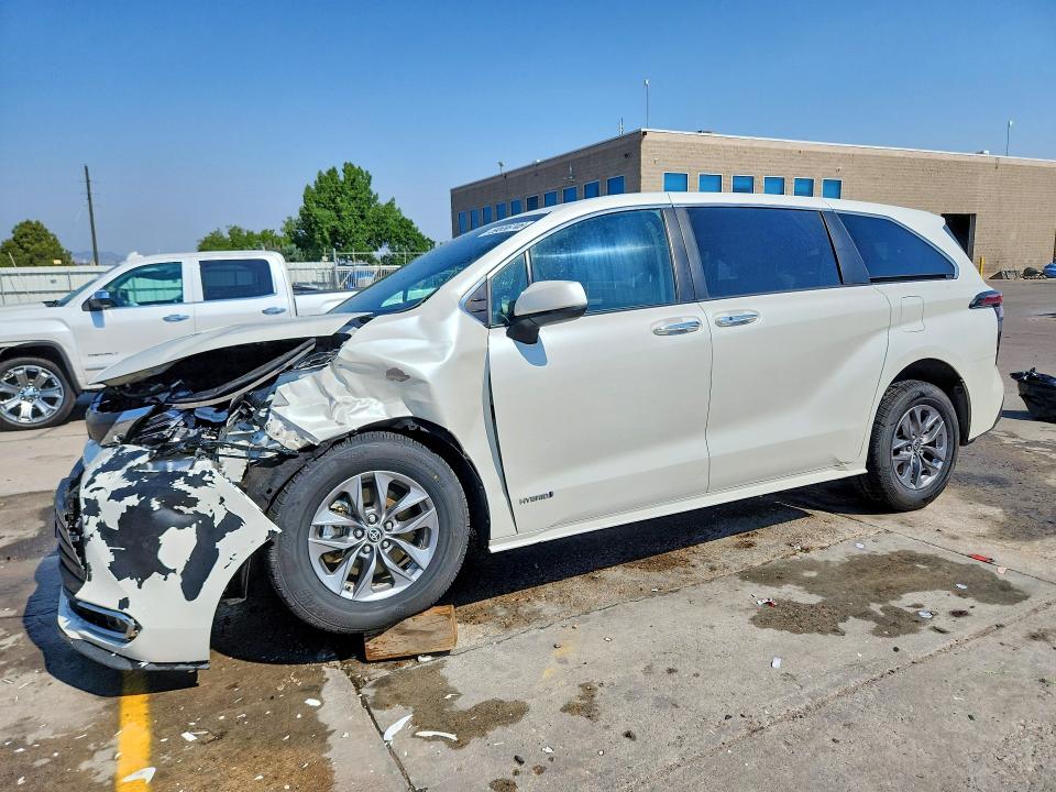 Auction sale of the 2021 Toyota Sienna, vin: 5TDYRKEC1MS044115, lot number: 59556746