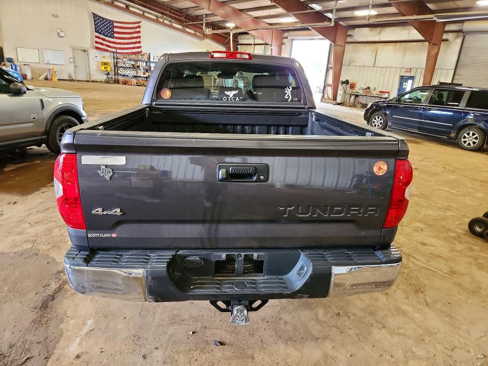 Продаж на аукціоні авто 2018 Toyota Tundra, vin: 5TFDY5F1XJX738145, номер лоту: 60076556