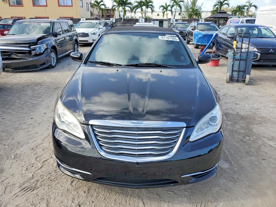 61187086 :رقم المزاد ، 1C3BCBEG6EN151974 vin ، 2014 Chrysler 200 مزاد بيع