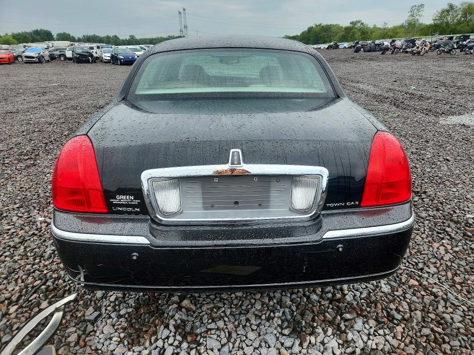 Продаж на аукціоні авто 2003 Lincoln Town Car, vin: 1LNHM82W43Y703335, номер лоту: 63212116