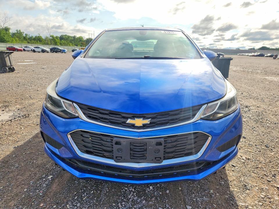 61979156 :رقم المزاد ، 1G1BE5SM2J7194748 vin ، 2018 Chevrolet Cruze مزاد بيع