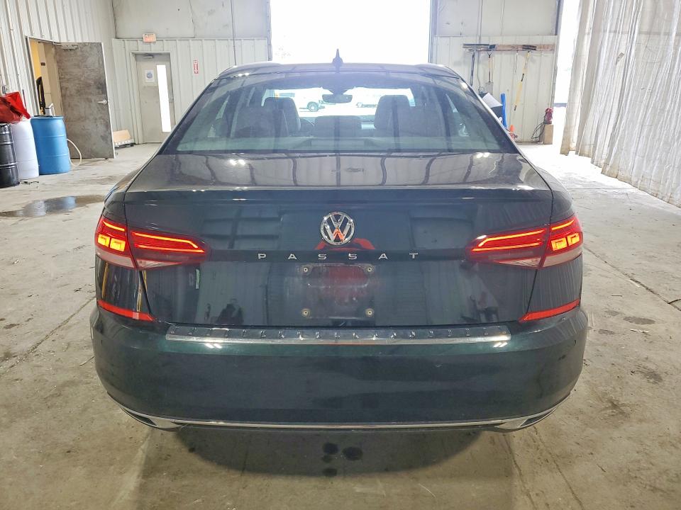 62944986 :رقم المزاد ، 1VWBA7A3XNC002784 vin ، 2022 Volkswagen Passat مزاد بيع