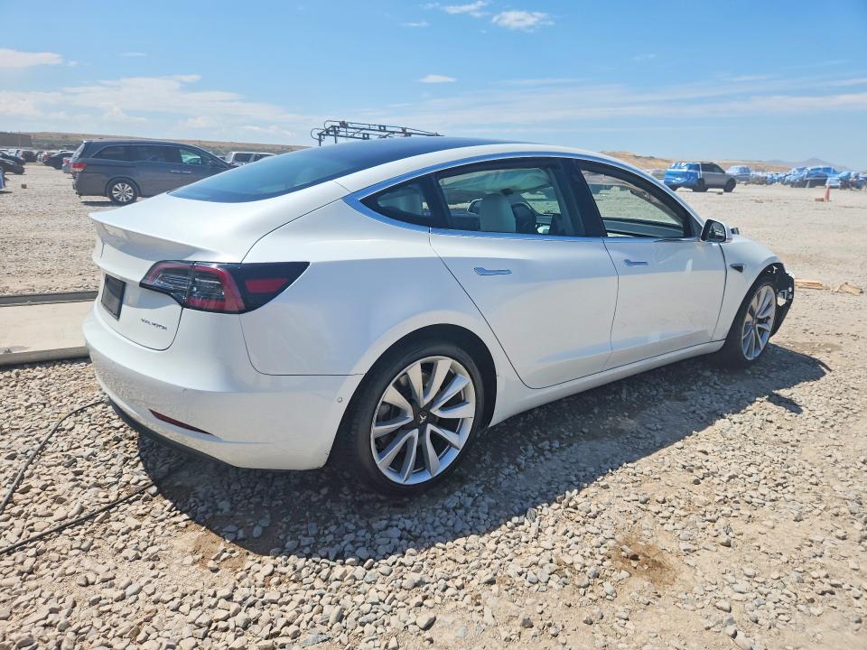 Продаж на аукціоні авто 2019 Tesla Model 3, vin: 5YJ3E1EB5KF494911, номер лоту: 61749216