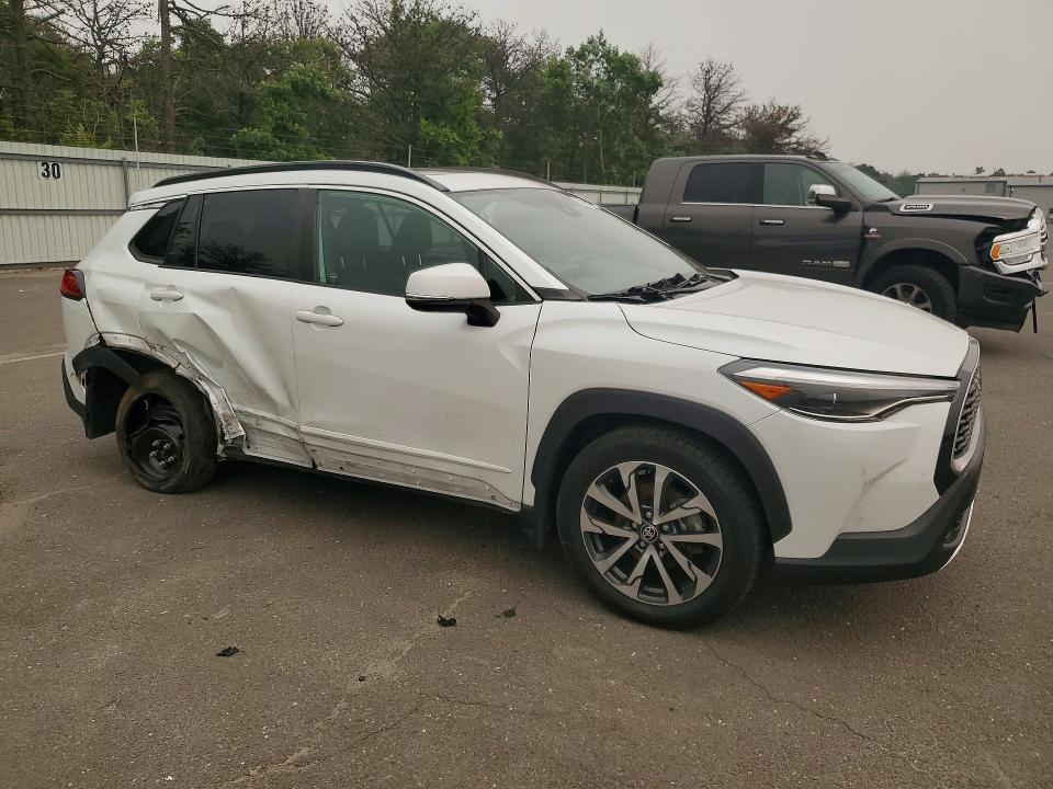 59405366 :رقم المزاد ، 7MUDAABG4NV012788 vin ، 2022 Toyota Corolla Cross مزاد بيع