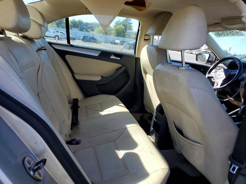 61512646 :رقم المزاد ، 3VWD17AJ1EM242621 vin ، 2014 Volkswagen Jetta مزاد بيع