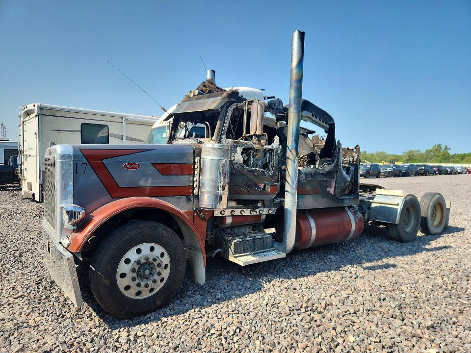 2000 Peterbilt 379 მანქანა იყიდება აუქციონზე, vin: 1XP5DU9X6YD470330, აუქციონის ნომერი: 62318496