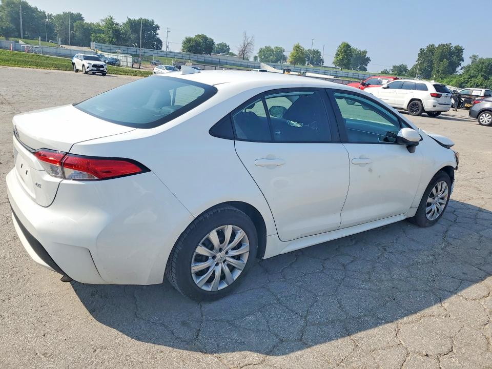 61769746 :رقم المزاد ، 5YFEPMAE6NP332704 vin ، 2022 Toyota Corolla مزاد بيع