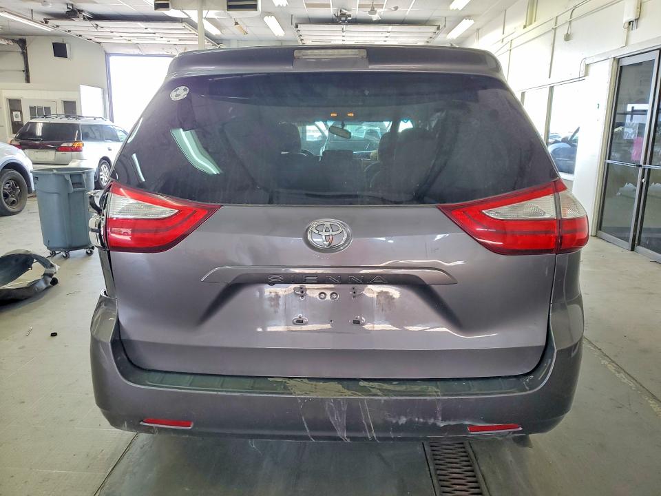 61818736 :رقم المزاد ، 5TDKK3DC7FS626479 vin ، 2015 Toyota Sienna مزاد بيع