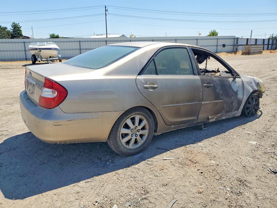 61173866 :رقم المزاد ، JTDBE32K320127581 vin ، 2002 Toyota Camry مزاد بيع