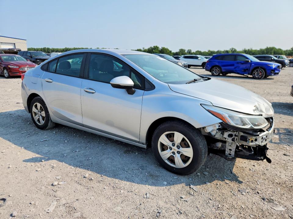 62653306 :رقم المزاد ، 1G1BB5SM5J7203998 vin ، 2018 Chevrolet Cruze مزاد بيع