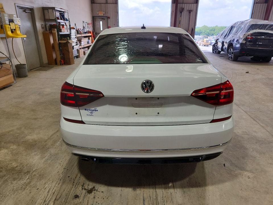 Продажа на аукционе авто 2018 Volkswagen Passat, vin: 1VWAA7A39JC008016, номер лота: 59597336