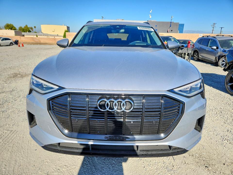 Продажа на аукционе авто 2021 Audi E-tron, vin: WA1VABGEXMB010720, номер лота: 63200066