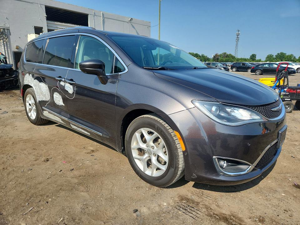 Продажа на аукционе авто 2018 Chrysler Pacifica, vin: 2C4RC1EG7JR157882, номер лота: 61043676