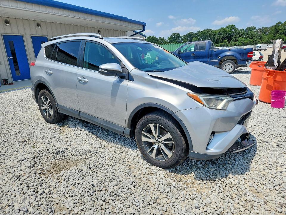 61633746 :رقم المزاد ، 2T3RFREV6JW789802 vin ، 2018 Toyota Rav4 مزاد بيع