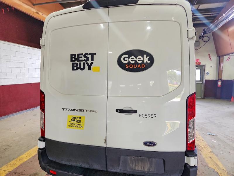 60585746 :رقم المزاد ، 1FTBR1C82NKA00681 vin ، 2022 Ford Transit مزاد بيع
