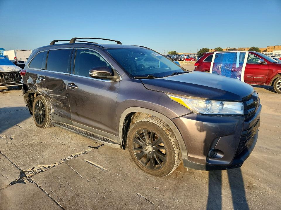 59327416 :رقم المزاد ، 5TDKZRFH0KS570063 vin ، 2019 Toyota Highlander مزاد بيع