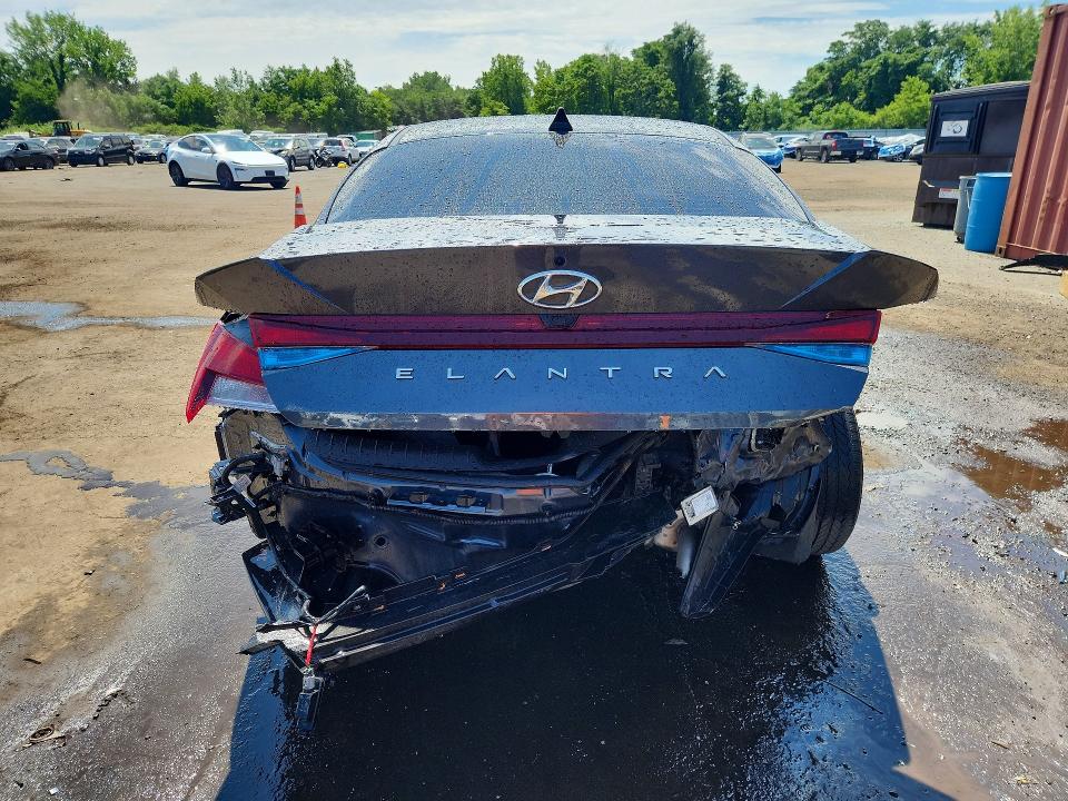 61672766 :رقم المزاد ، 5NPLM4AG9NH082390 vin ، 2022 Hyundai Elantra مزاد بيع