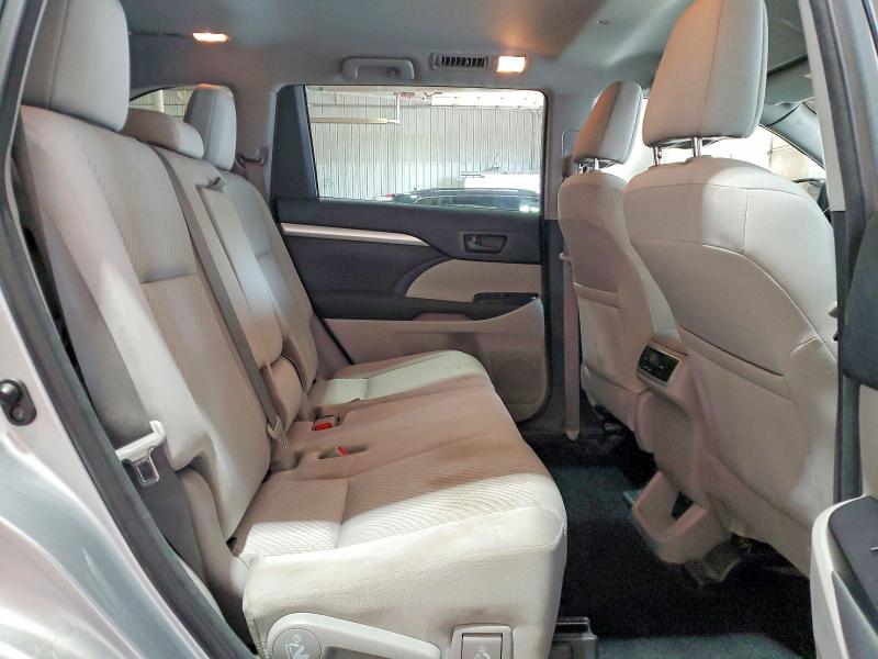 60449966 :رقم المزاد ، 5TDBZRFH5JS805880 vin ، 2018 Toyota Highlander مزاد بيع