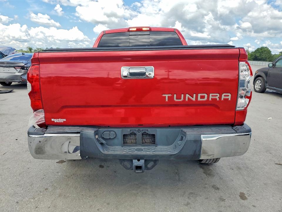 60626066 :رقم المزاد ، 5TFRM5F11JX126062 vin ، 2018 Toyota Tundra مزاد بيع