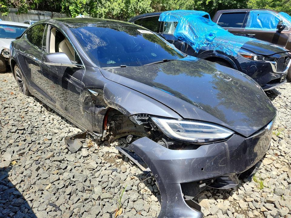 Продажа на аукционе авто 2018 Tesla Model S, vin: 5YJSA1E23JF278304, номер лота: 59300496