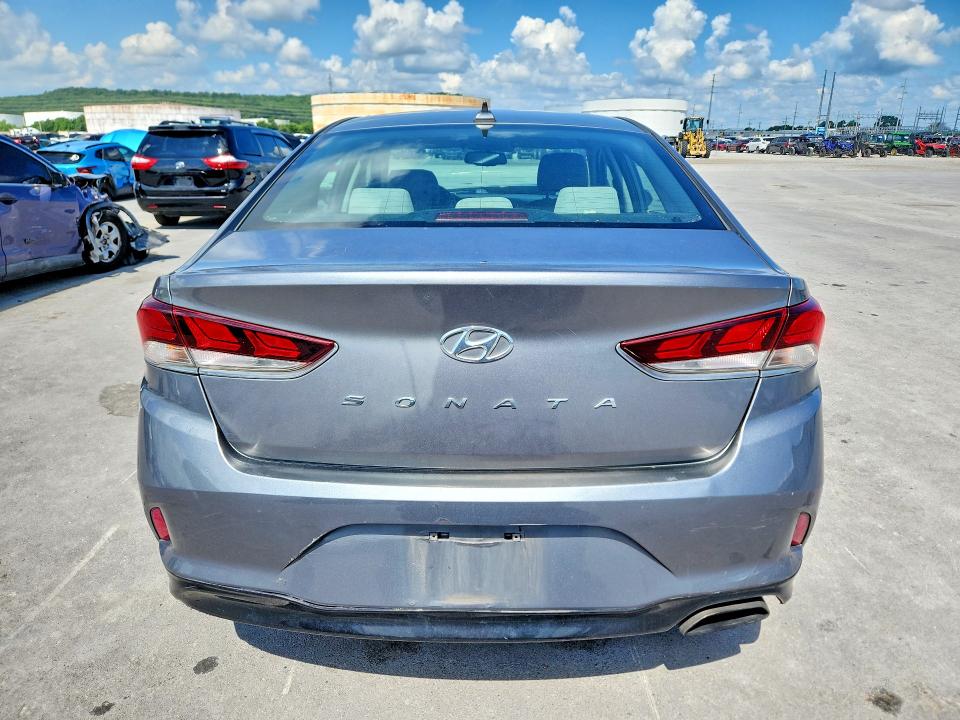 60700906 :رقم المزاد ، 5NPE34AF1JH661838 vin ، 2018 Hyundai Sonata مزاد بيع