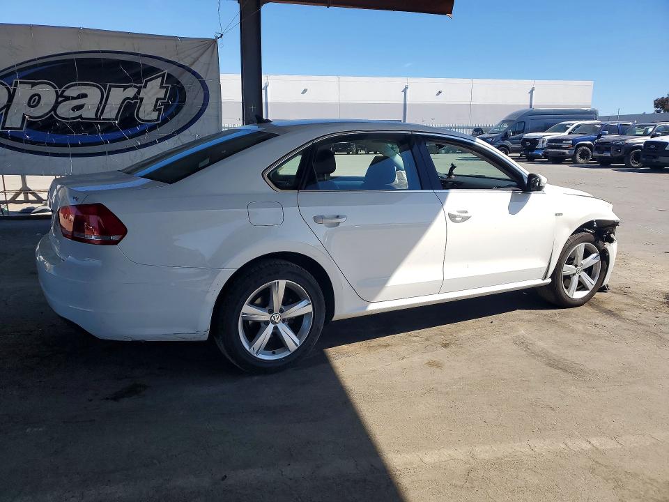 Продажа на аукционе авто 2015 Volkswagen Passat, vin: 1VWAT7A33FC095235, номер лота: 62641956