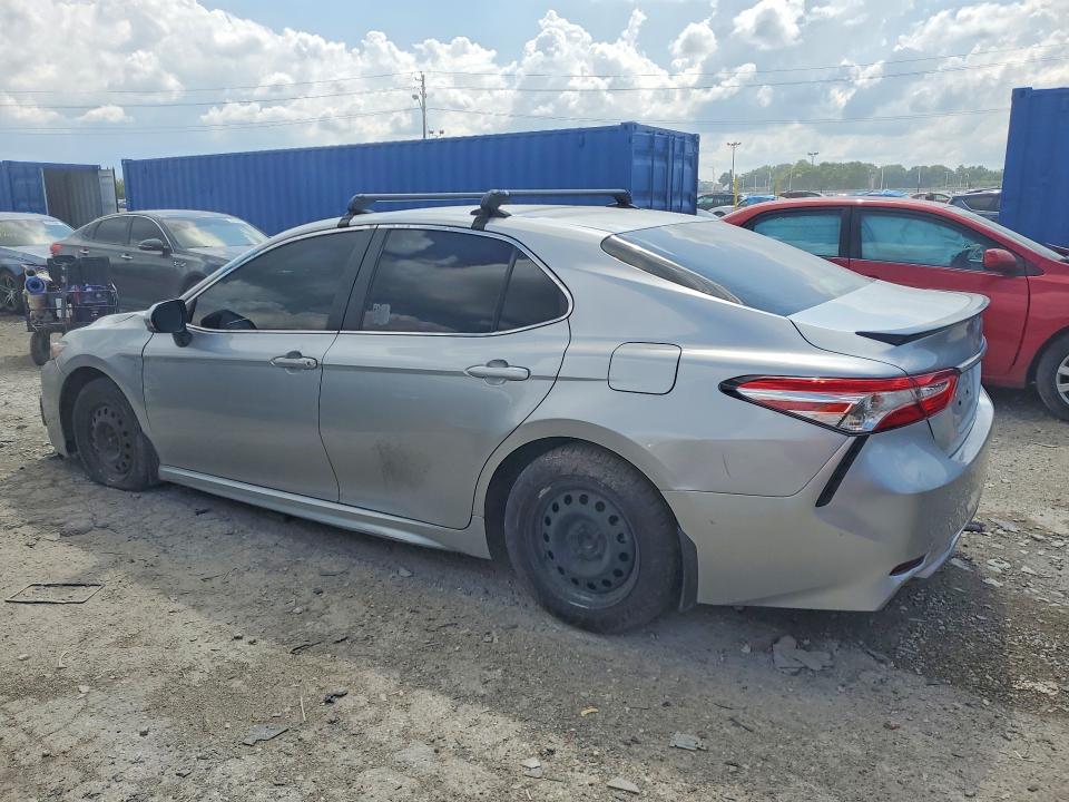 59000046 :رقم المزاد ، 4T1B11HK0JU619818 vin ، 2018 Toyota Camry مزاد بيع