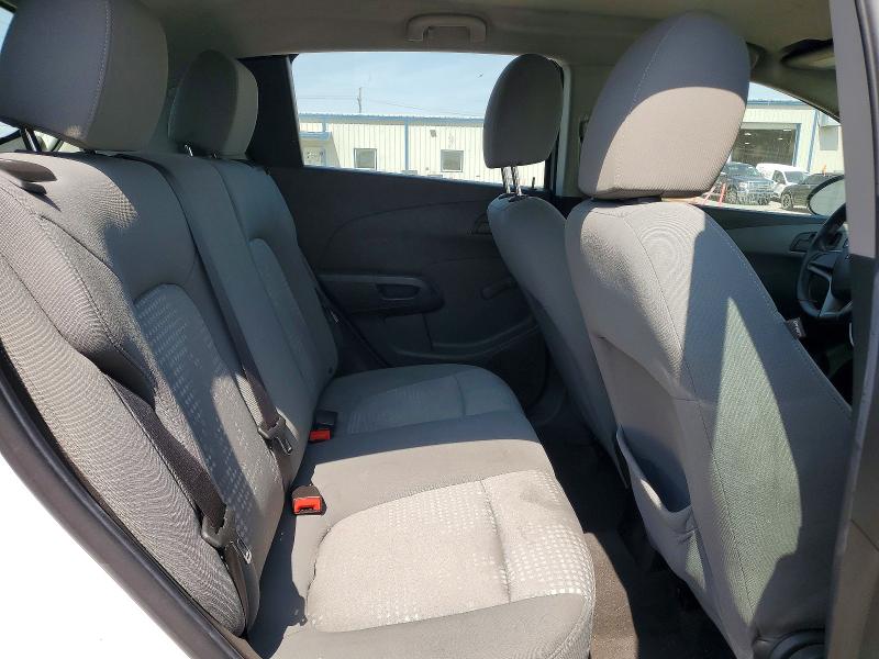 60477556 :رقم المزاد ، 1G1JA6SH8F4198005 vin ، 2015 Chevrolet Sonic مزاد بيع