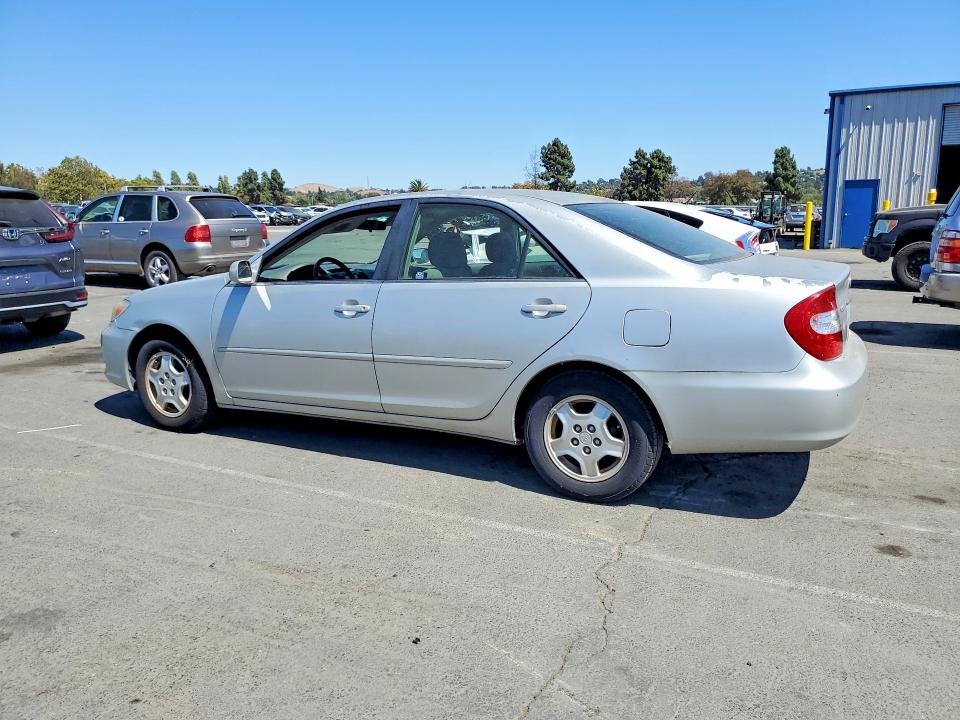 61058516 :رقم المزاد ، 4T1BF32K82U541151 vin ، 2002 Toyota Camry مزاد بيع