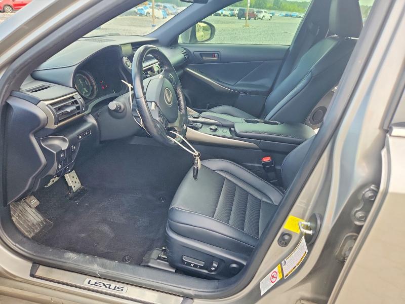 61858396 :رقم المزاد ، JTHBA1D28J5071165 vin ، 2018 Lexus Is مزاد بيع