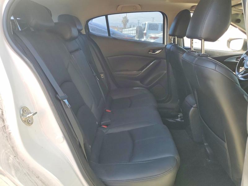 60197236 :رقم المزاد ، 3MZBN1L37JM171202 vin ، 2018 Mazda 3 مزاد بيع