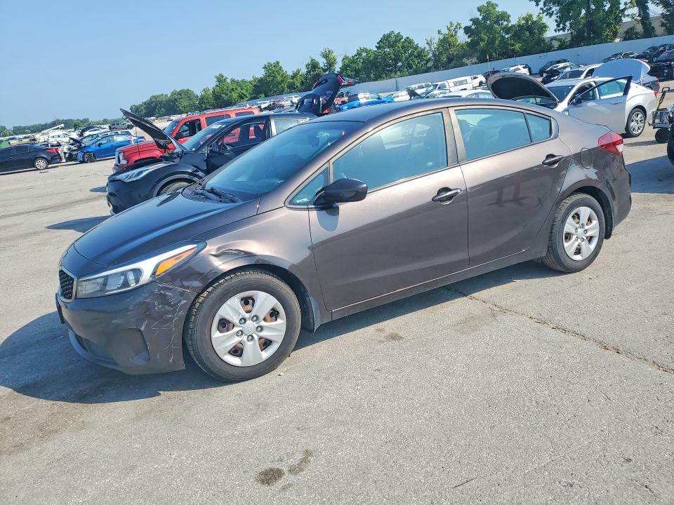 62630566 :رقم المزاد ، 3KPFK4A74HE039149 vin ، 2017 Kia Forte مزاد بيع