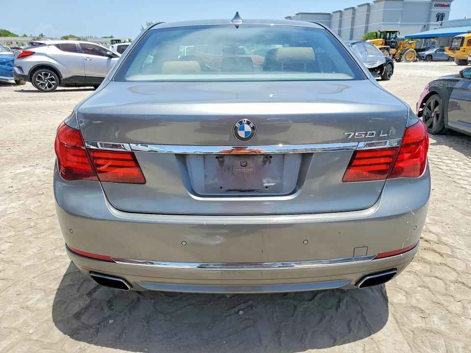 61334126 :رقم المزاد ، WBAYE8C51DDE22285 vin ، 2013 Bmw 750 مزاد بيع
