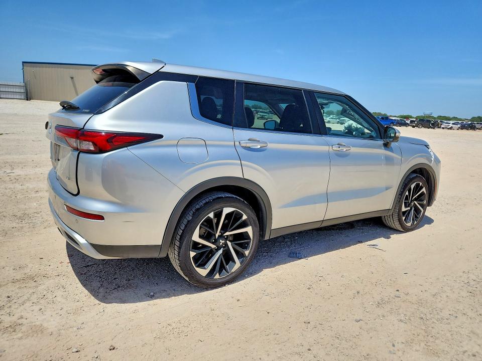 61851526 :رقم المزاد ، JA4J4UA8XNZ066203 vin ، 2022 Mitsubishi Outlander مزاد بيع