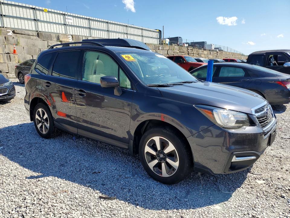 Продажа на аукционе авто 2018 Subaru Forester, vin: JF2SJARC1JH535996, номер лота: 62105386