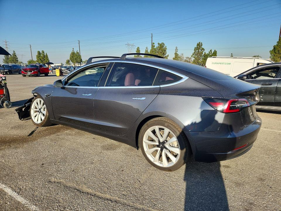 60486986 :رقم المزاد ، 5YJ3E1EA7JF169148 vin ، 2018 Tesla Model 3 مزاد بيع