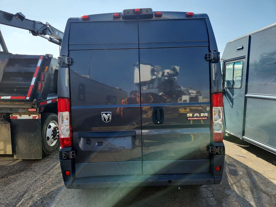 59861576 :رقم المزاد ، 3C6TRVDG4JE116096 vin ، 2018 Ram Promaster 2500 مزاد بيع