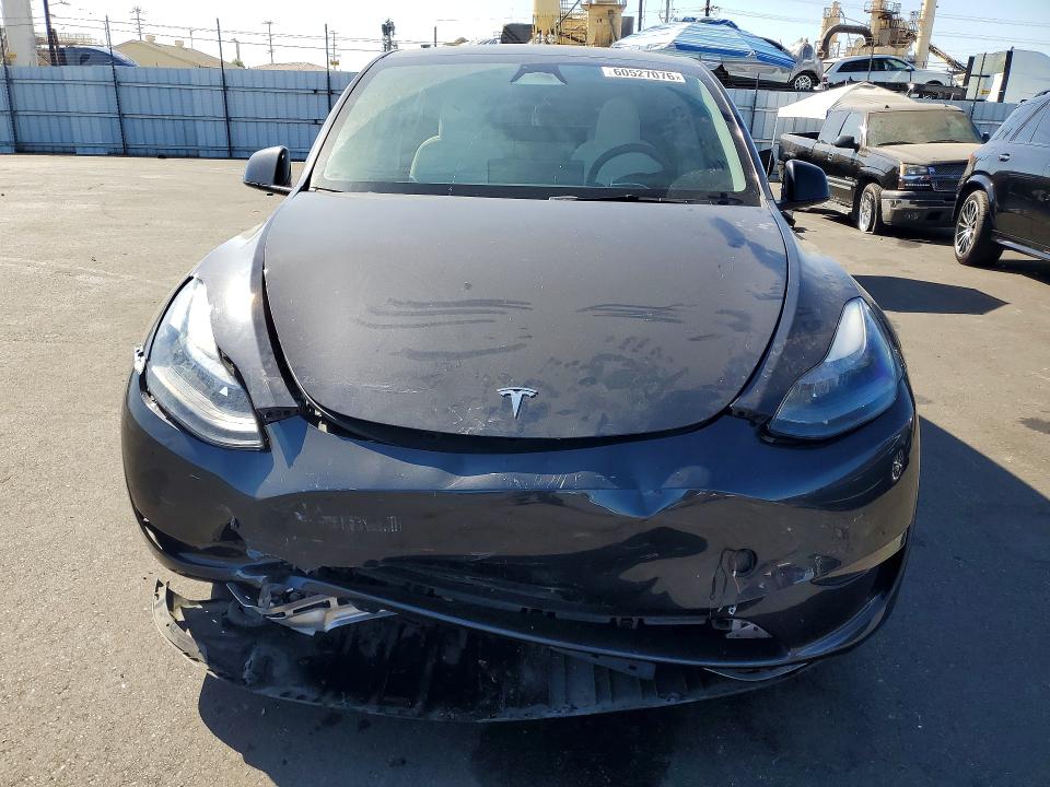 60527076 :رقم المزاد ، 7SAYGDED8RF037008 vin ، 2024 Tesla Model Y مزاد بيع