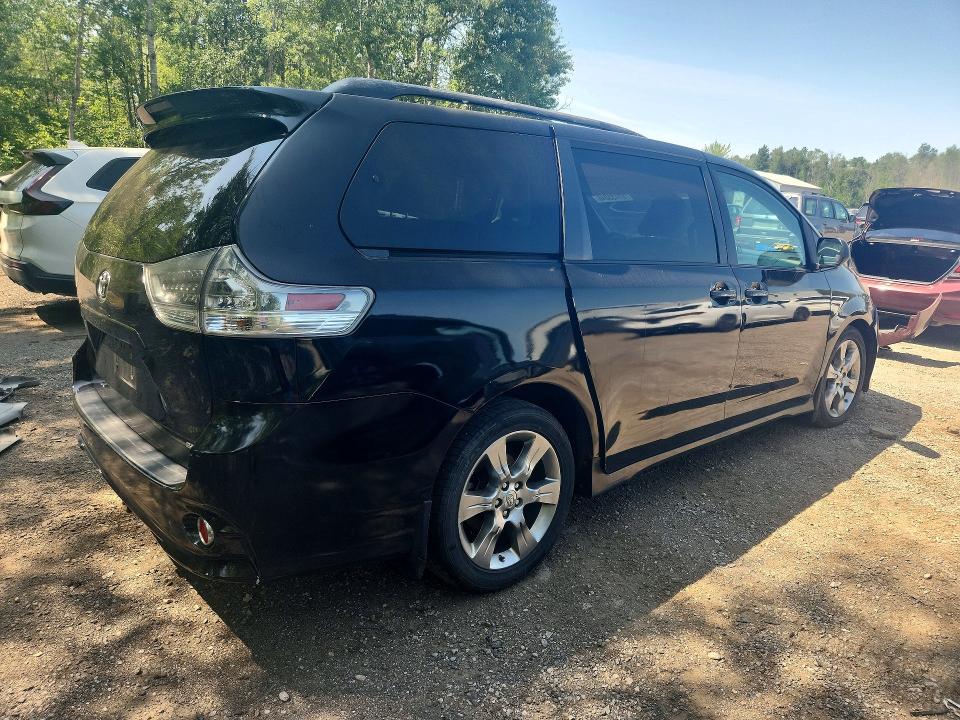 61435046 :رقم المزاد ، 5TDXK3DC9BS127036 vin ، 2011 Toyota Sienna مزاد بيع
