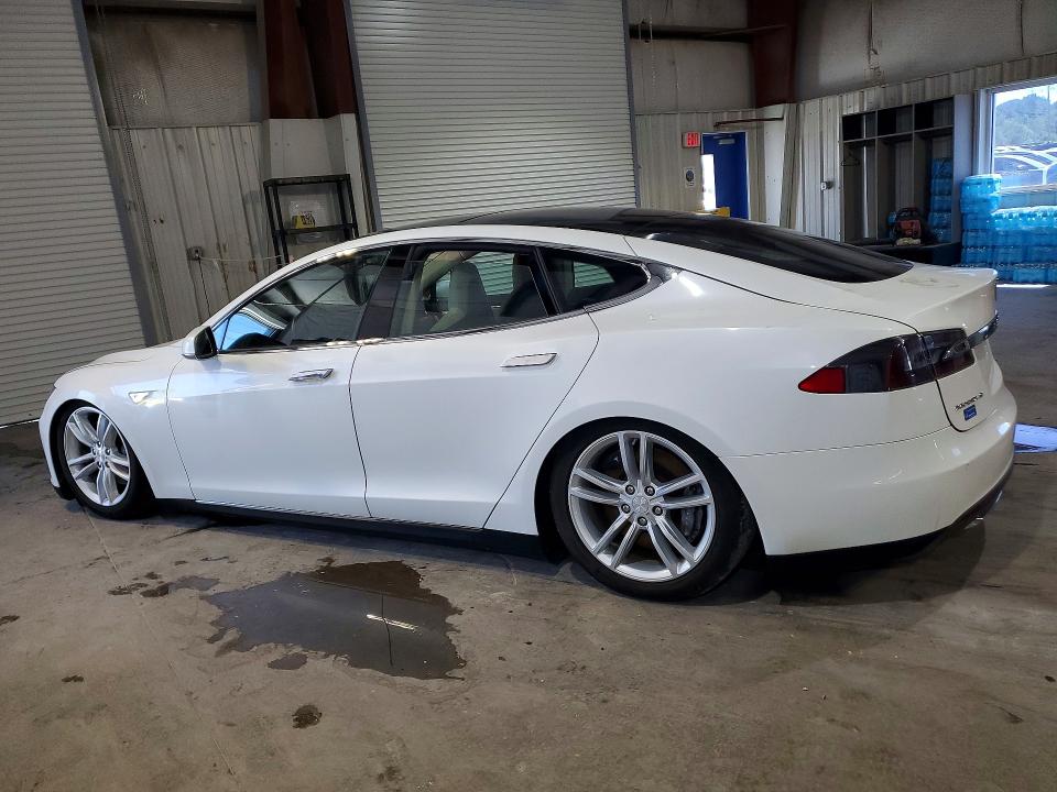 2014 Tesla Model S მანქანა იყიდება აუქციონზე, vin: 5YJSA1H12EFP45883, აუქციონის ნომერი: 62605436