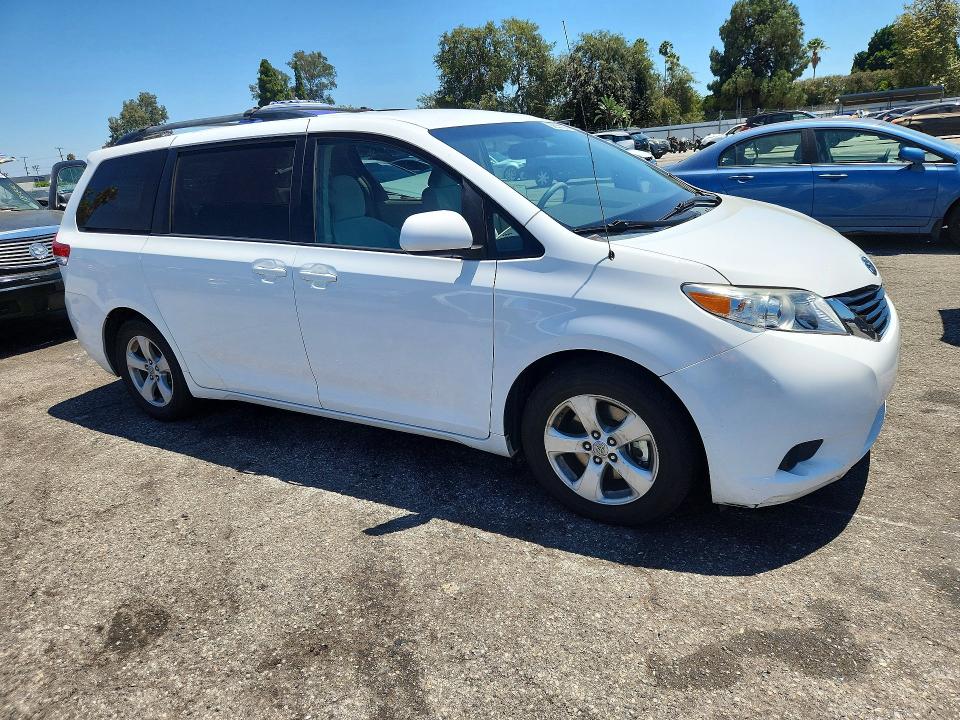Продаж на аукціоні авто 2011 Toyota Sienna, vin: 5TDKK3DCXBS110627, номер лоту: 62353106