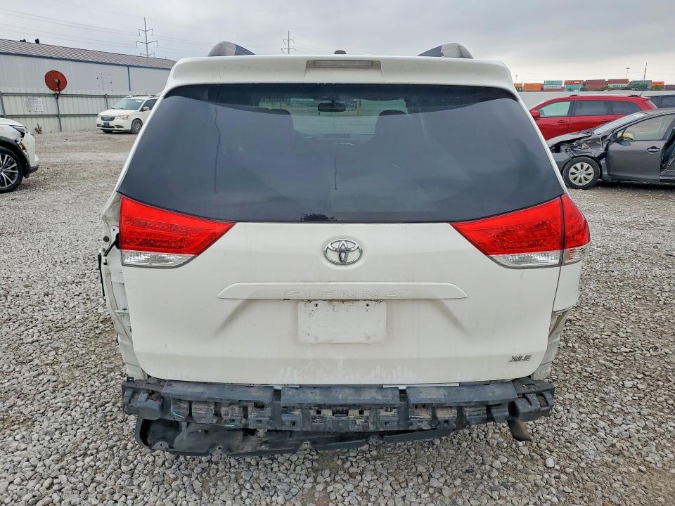 59669826 :رقم المزاد ، 5TDYK3DC3ES444268 vin ، 2014 Toyota Sienna مزاد بيع